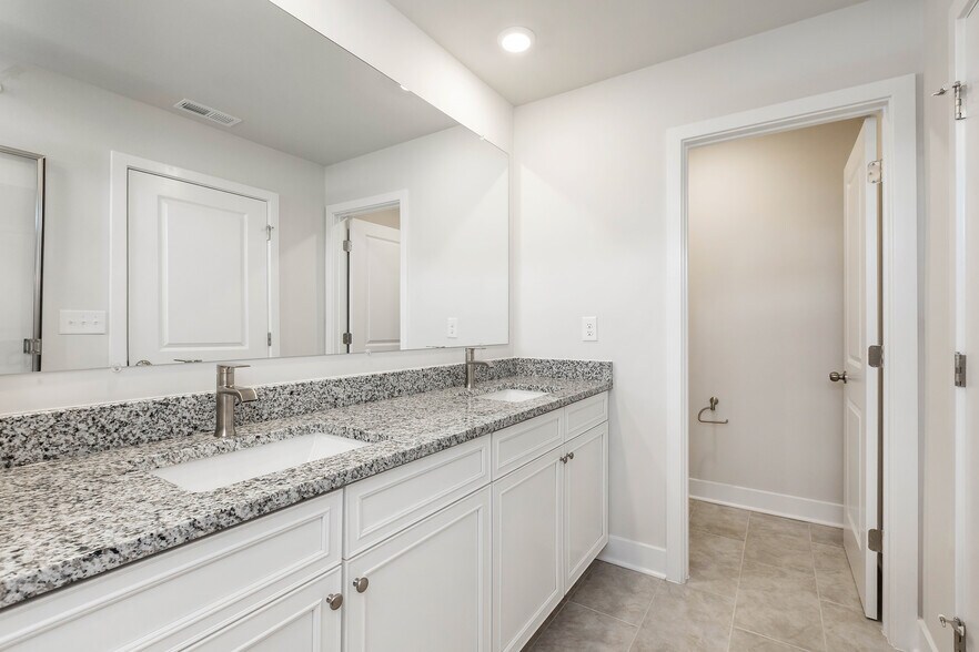 Building Photo - 2273 Marcy Dr