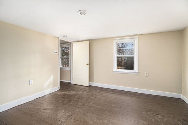 Building Photo - Charming 3-Bedroom Home in Quiet Neighborhood