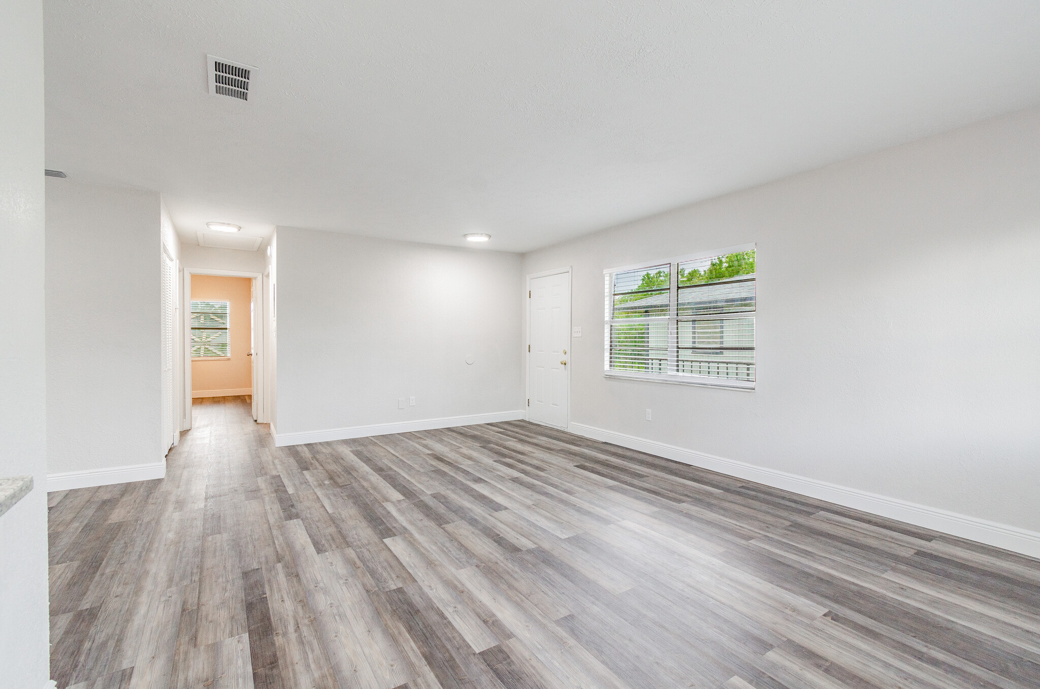 Building Photo - 8412 N Lois Ave
