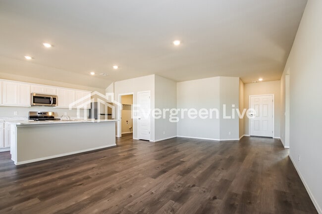 Building Photo - 1002 W Lawton Rd