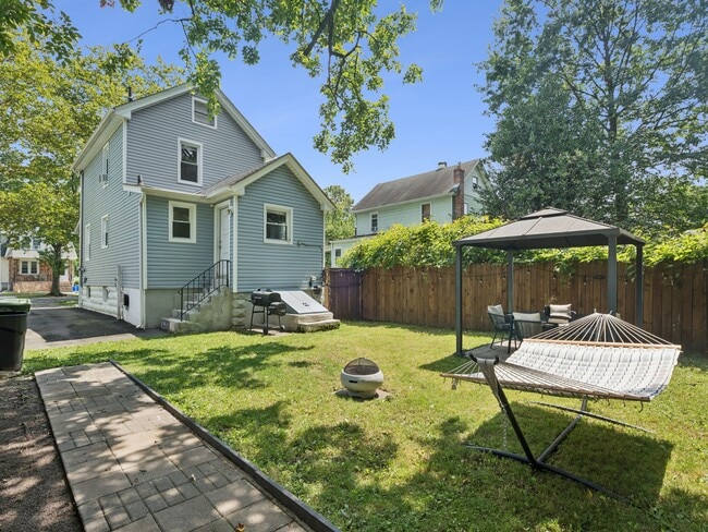 Building Photo - 718 Walnut St.