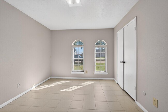 Building Photo - 406 Mistywood Dr