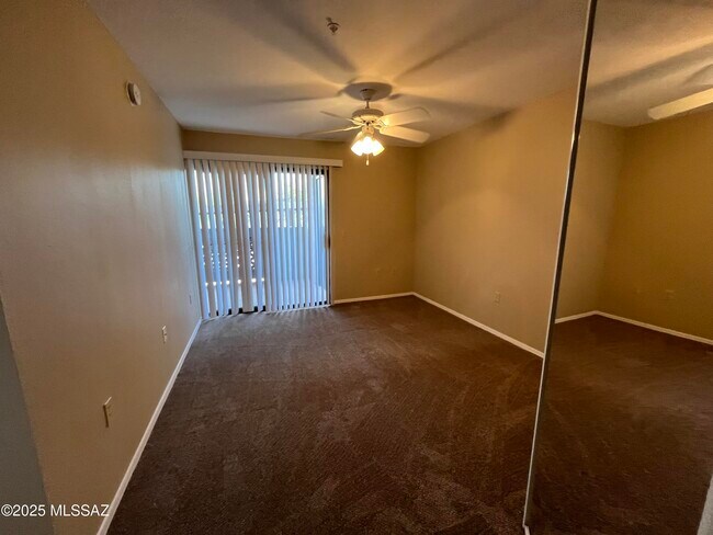 Building Photo - 5751 N Kolb Rd