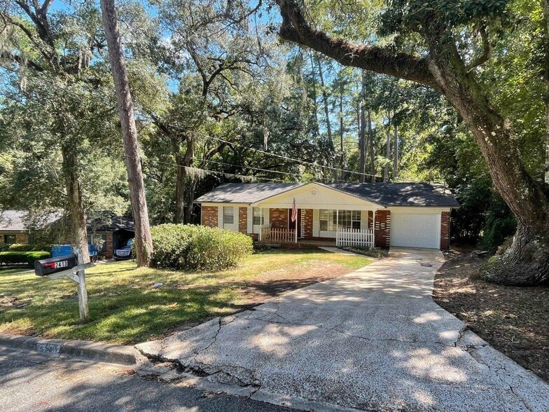 Building Photo - 2413 Mayfair Rd