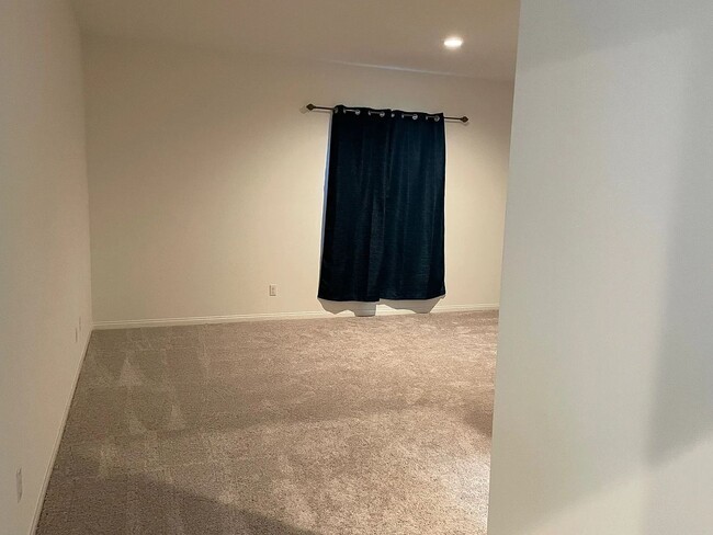 Building Photo - Elegant 7-Bedroom Retreat with Modern Upgr...