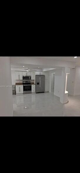 Building Photo - 12251 SW 82nd Ave