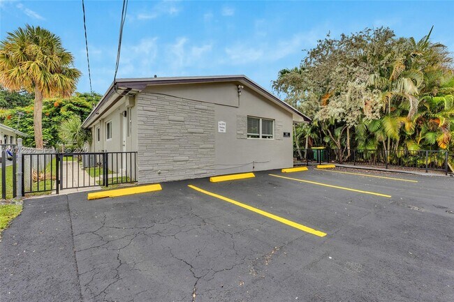 Building Photo - 1015 W Las Olas Blvd