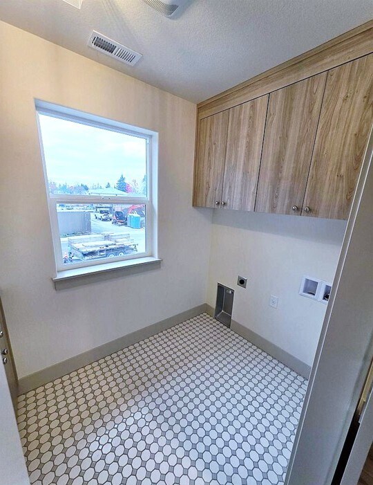 Building Photo - 1319 Oppek St NE