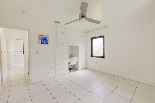 Building Photo - 1240 Peri St