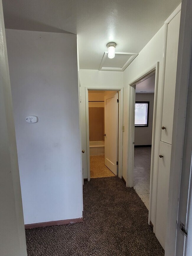 Building Photo - 1222-1224 Vandenberg Ave