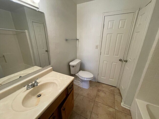 Building Photo - Dallas home over 1200 sqft!