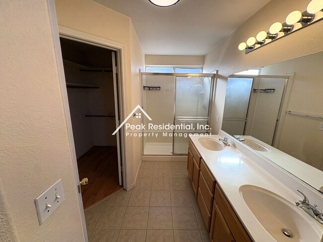 Building Photo - Charming 3bd/2ba Elk Grove Home With 2 Car Garage!