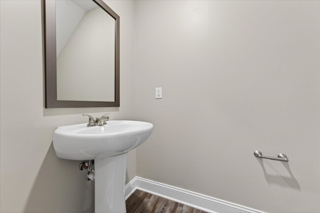 Building Photo - Pet Friendly Three Bedroom!