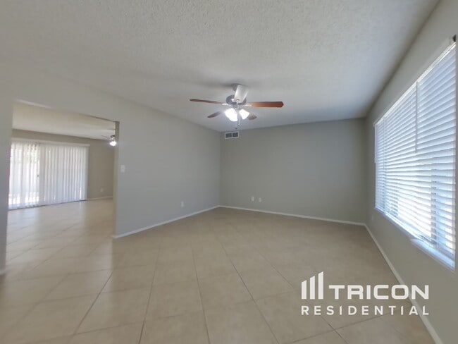 Building Photo - 3727 E Dahlia Dr