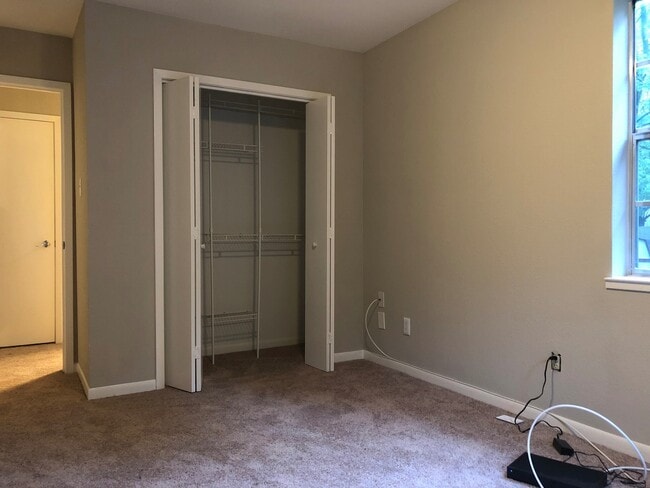 Building Photo - 4 Bedroom / 2.5 Baths / 2 Car Garage with ...