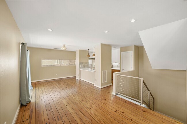 Building Photo - 1302 Rosalie St