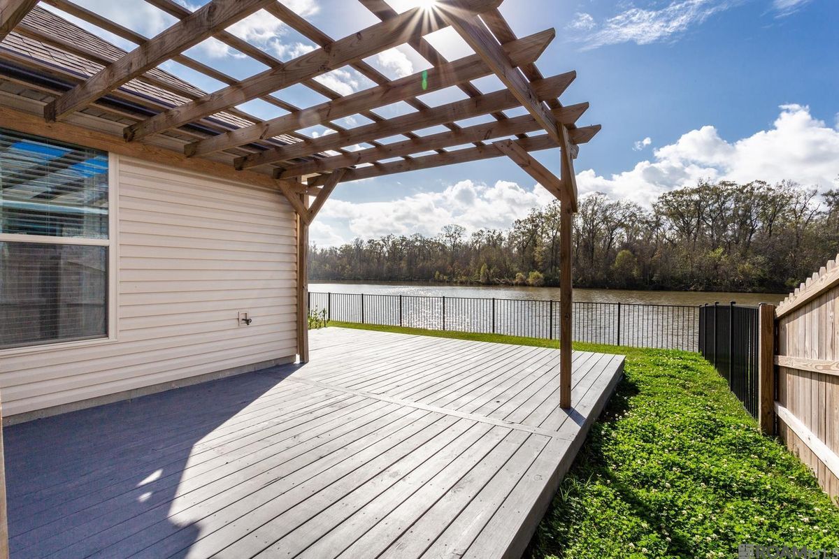 Building Photo - 6356 Lake Edge Dr