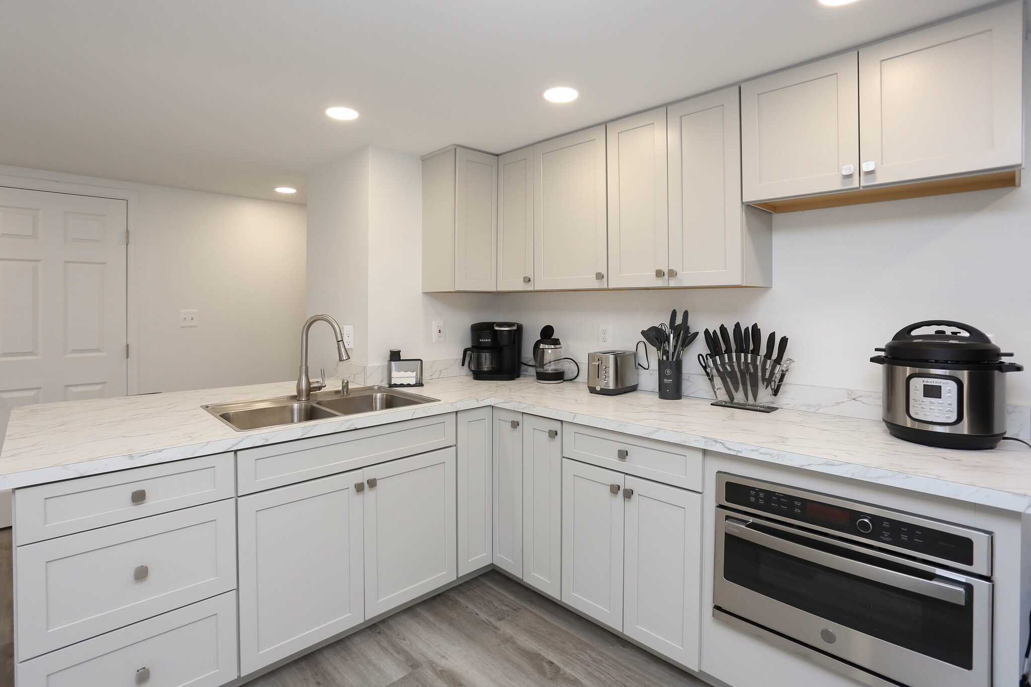 Shared Kitchenette - 508 Wellham Ave