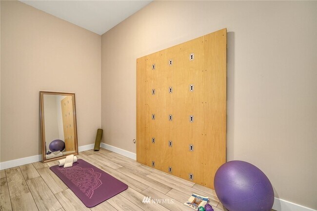 Building Photo - 2410 West Lake Sammamish Pkwy NE