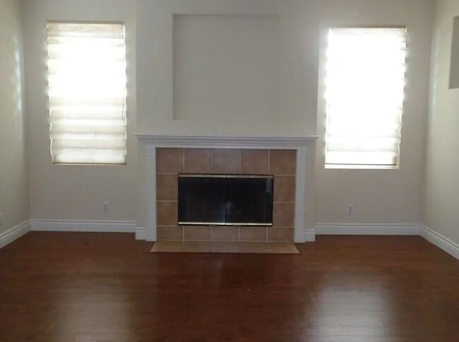 Building Photo - 2 weeks free rent. Detached 4 Bedroom Home...