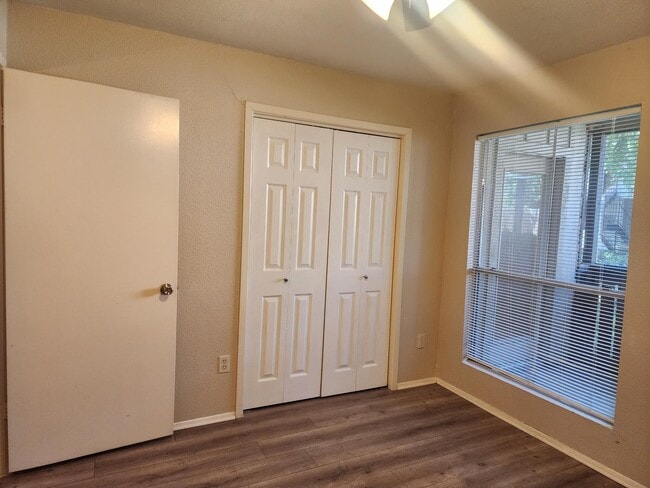 Building Photo - 5665 Birchmont Dr