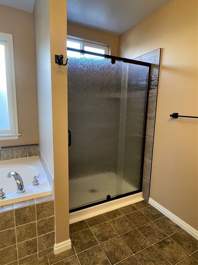 Building Photo - Beautiful 2 bed 2 bath home in the Woodbri...