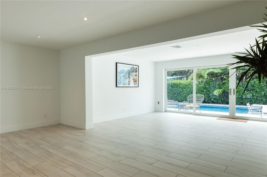 Building Photo - 1080 NE 104th St