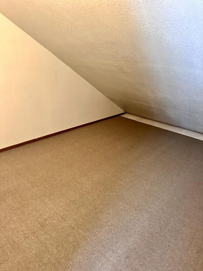 Building Photo - 2 Bedroom, 2 Bath Condo