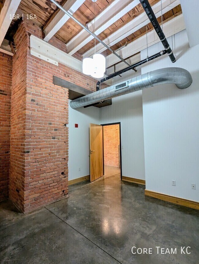 Building Photo - 382 W 22nd St