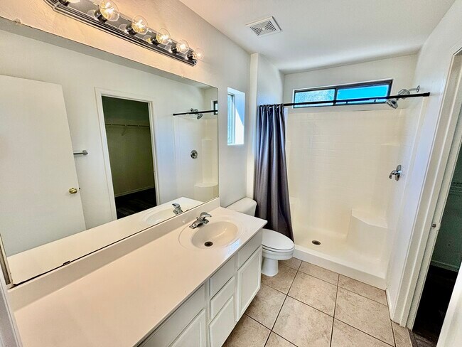 Building Photo - 3018 W Sands Dr