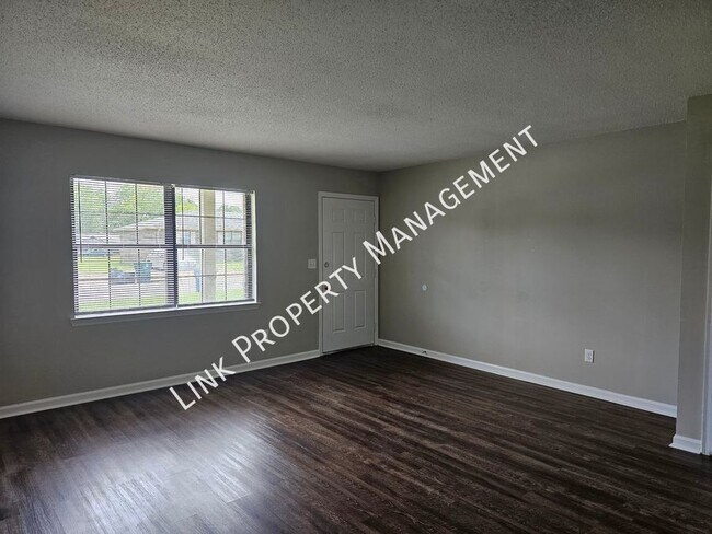 Building Photo - 5007b N Moore Ln