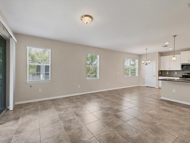 Building Photo - Unfurnished Annual Rental Available