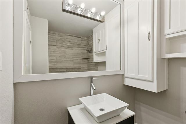 Building Photo - 4039 Cole Ave