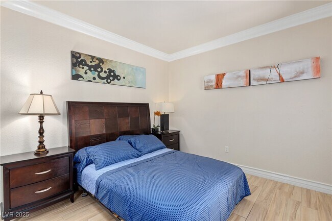 Building Photo - 260 E Flamingo Rd