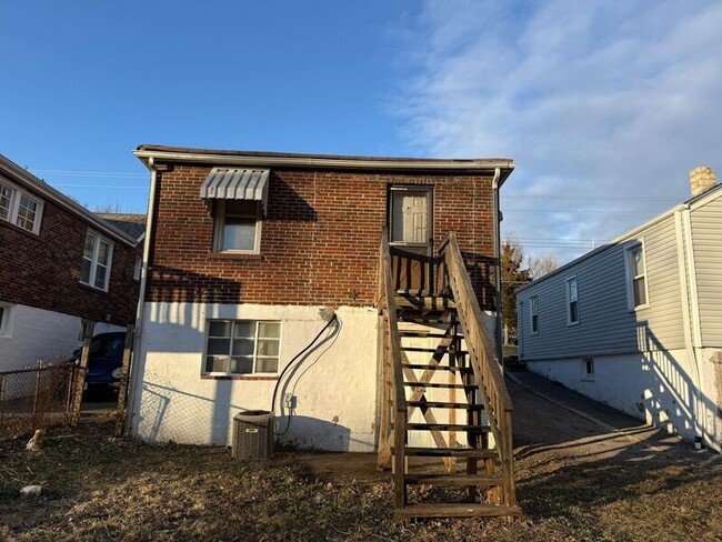 Building Photo - 8836 Ramona Ave