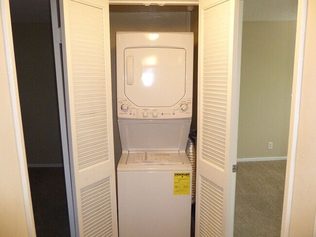 Washer & Dryer in unit ! - 2101 Vanderslice Ct