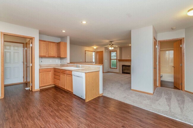 Building Photo - FULLY FENCED IN YARD!! 3 Bedroom, 2.5 Bathroom Home in Ankeny