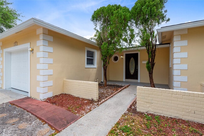 Building Photo - 842 SW 68th Ave