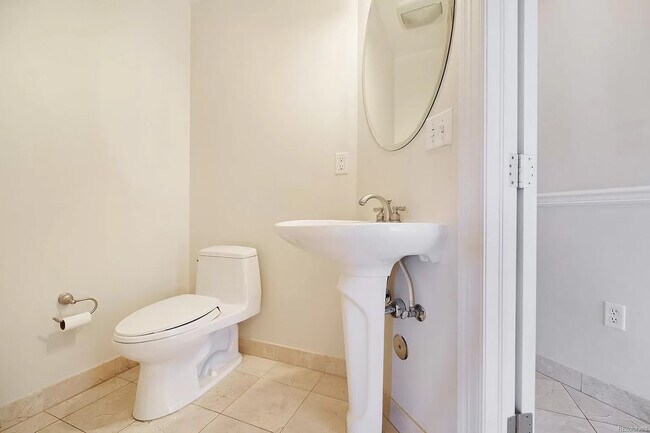 Building Photo - 1827 Grant St