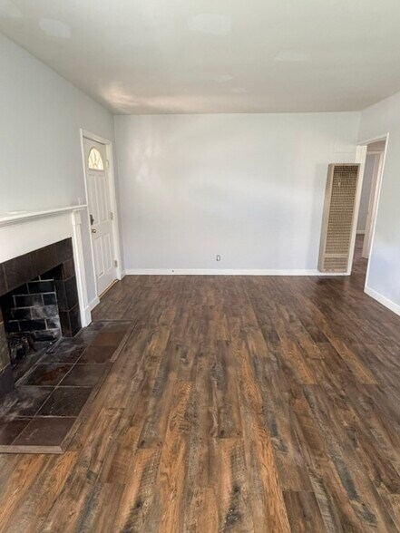 Livingroom - 5943 Tujunga Ave