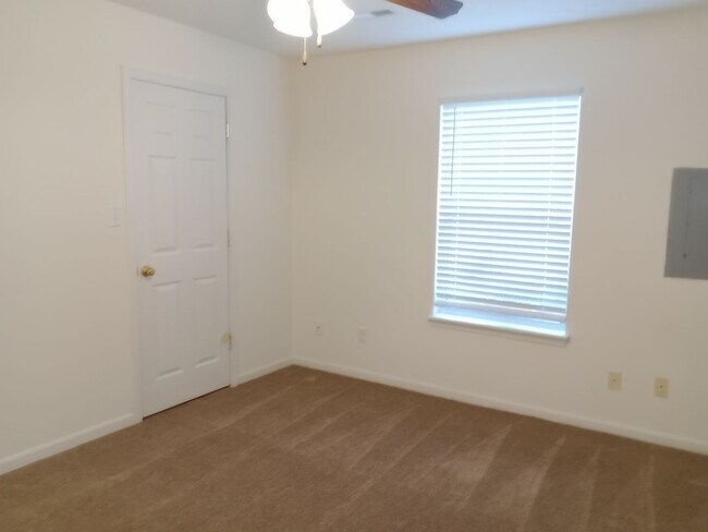 Building Photo - 5013-5015 Carrie Ridge Dr.