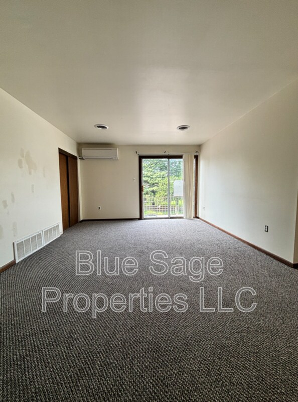 Building Photo - 2419 3rd Ave