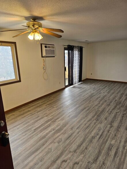 Building Photo - 904 Wescott Sq