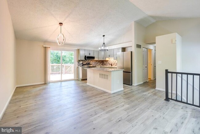 Building Photo - 18304 Swan Stream Dr
