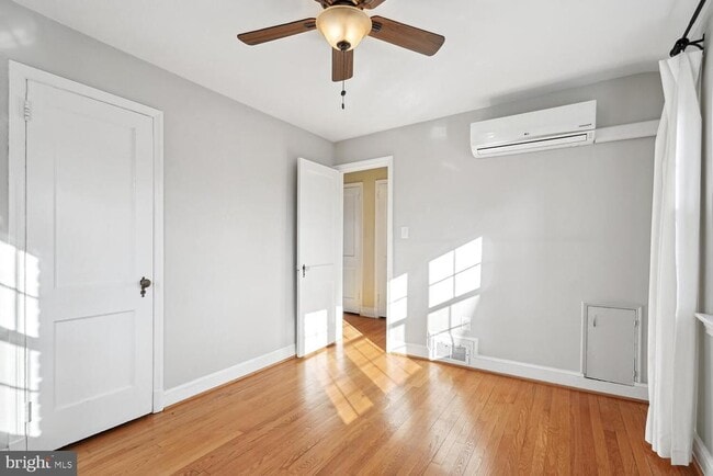 Building Photo - 313 E Mason Ave