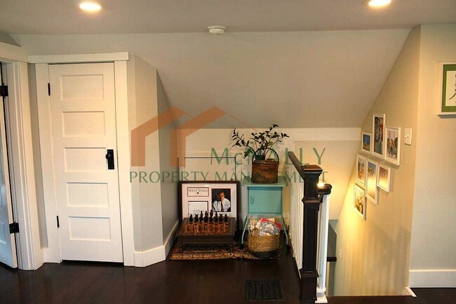 Building Photo - Charming Updated 3-Bedroom Craftsman in Central Tacoma