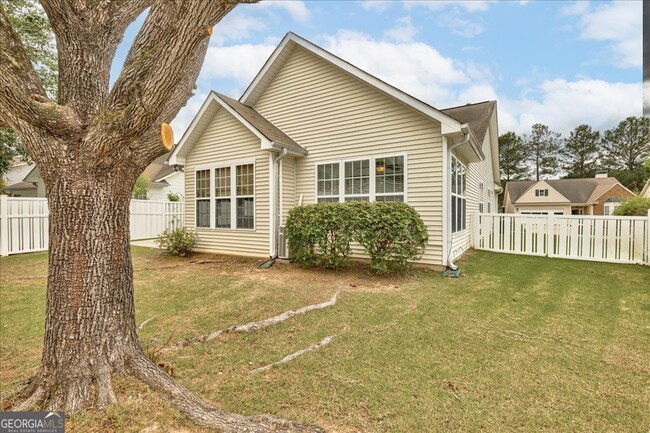 Building Photo - 1033 Pinehurst Dr