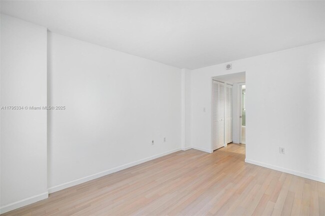 Building Photo - 345 Ocean Dr