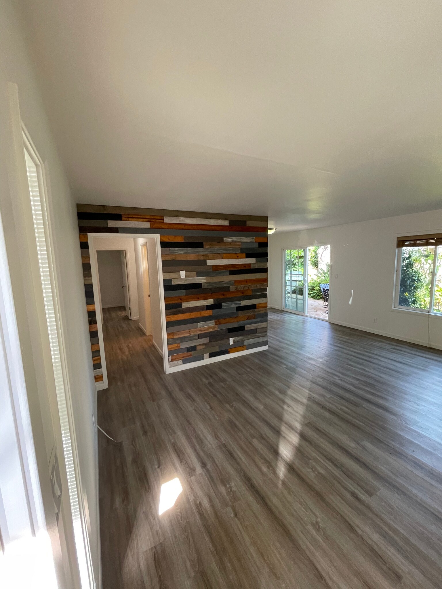 Building Photo - 521 E Arrellaga St