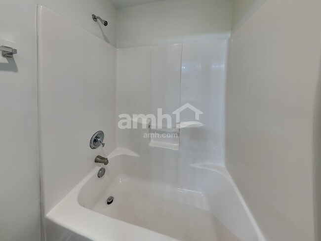 Building Photo - 925 Southridge Dr